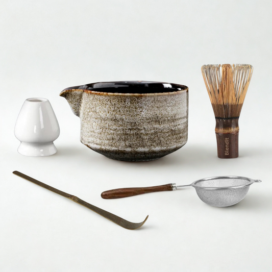 ⭐ Exclusive 5-Piece Japanese Matcha Set – Porcelain Spout Bowl, Purple Bamboo Whisk & Scoop, Sifter & Holder – 600ml Blendit